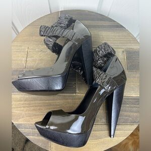 Burberry Prorsum    ruched platform heels 36.5 patent leather Italy